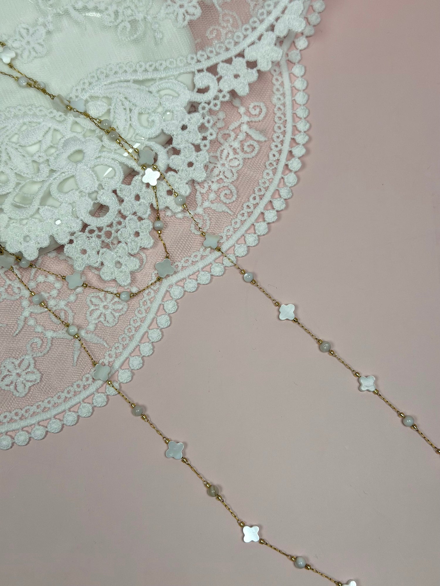 Mother of Pearl Clover Lariat