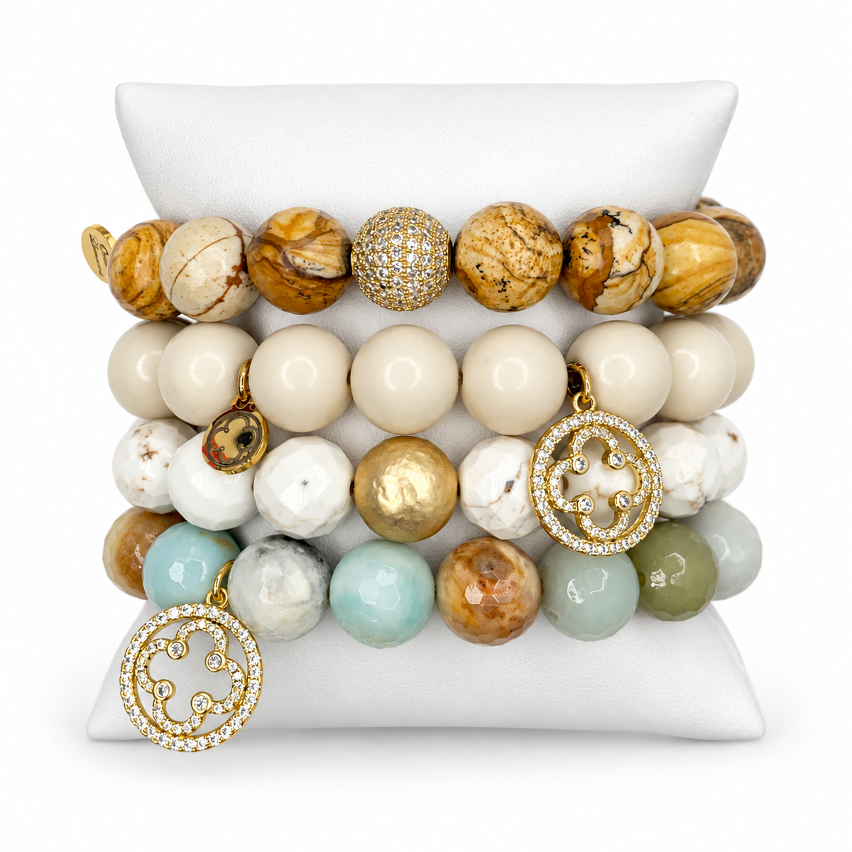 Sandstorm Armparty on white studio background