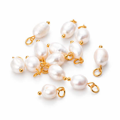 Freshwater Pearl Pendant studio photo