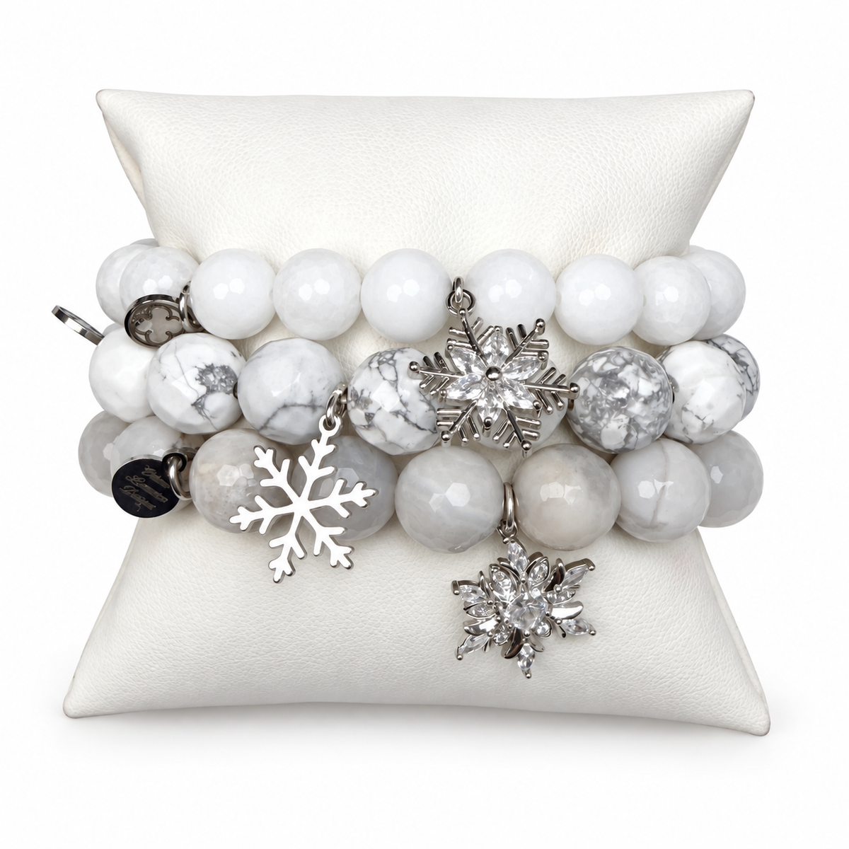 Winter Wonderland Armparty on white studio background