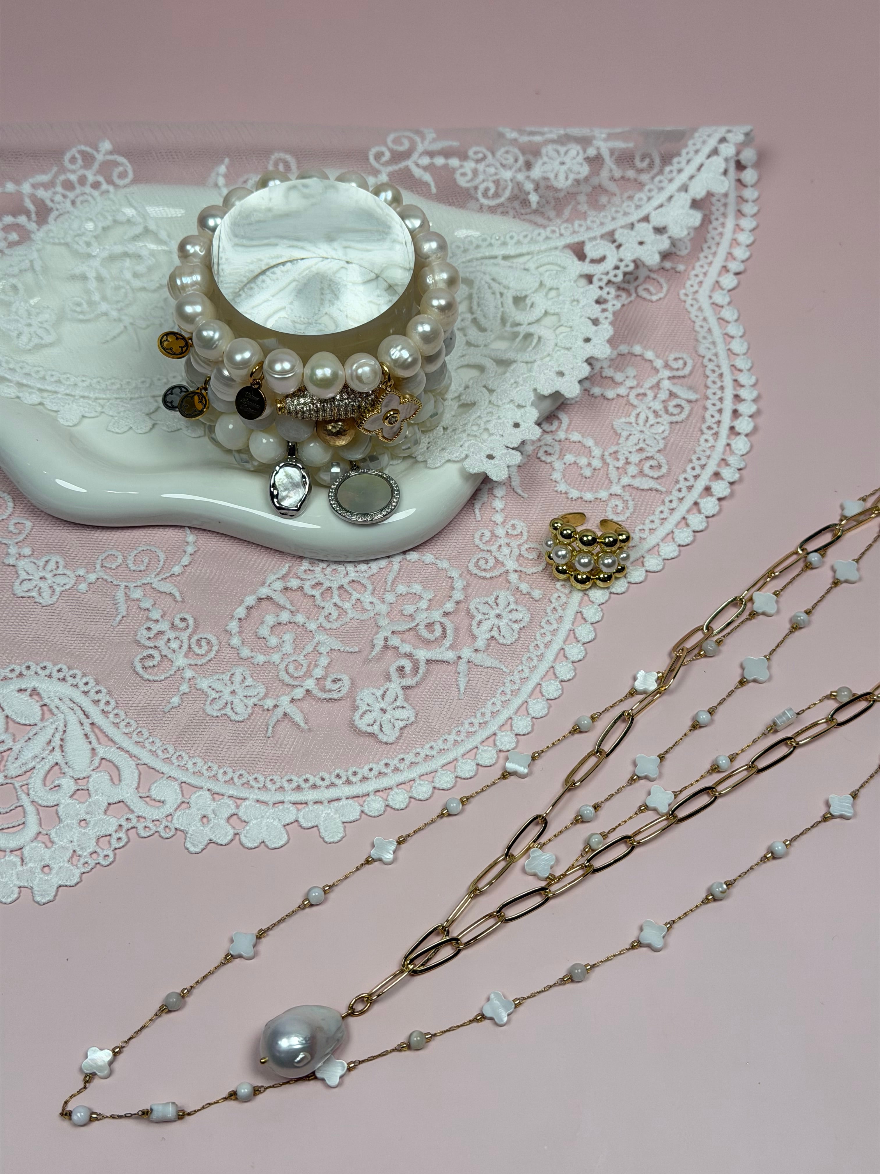 Mother of Pearl Clover Lariat