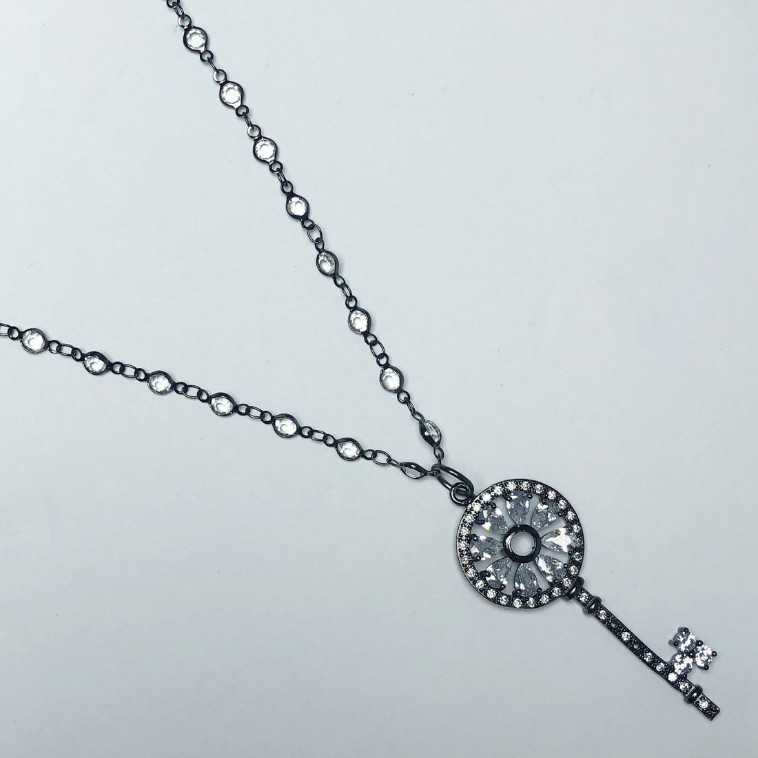 Gunmetal Crystalized Chain with Pavé Gunmetal Mystic Key