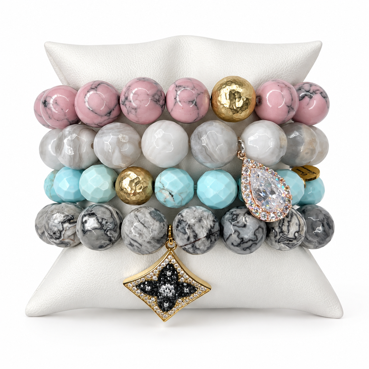 Artic Wolf Armparty on white studio background