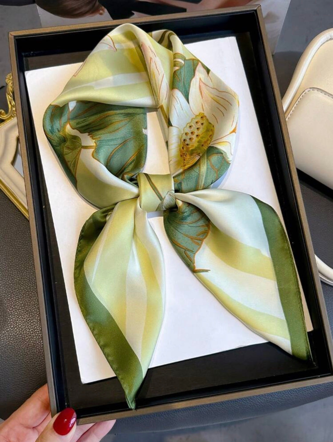 Lotus Bloom Petite Foulard