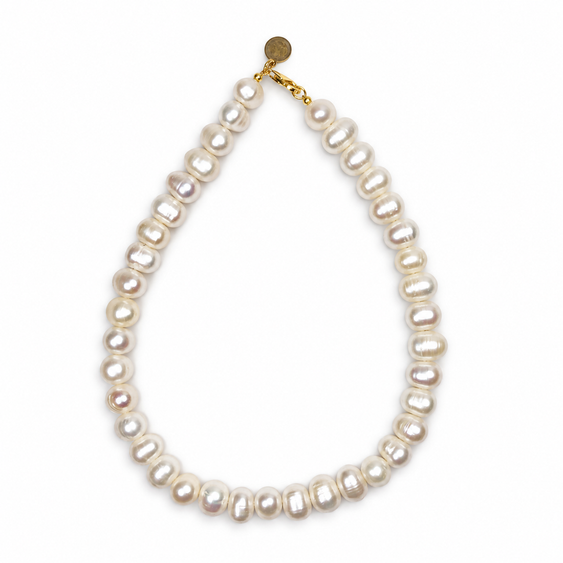 Perla Grande Freshwater Pearl Necklace studio photo