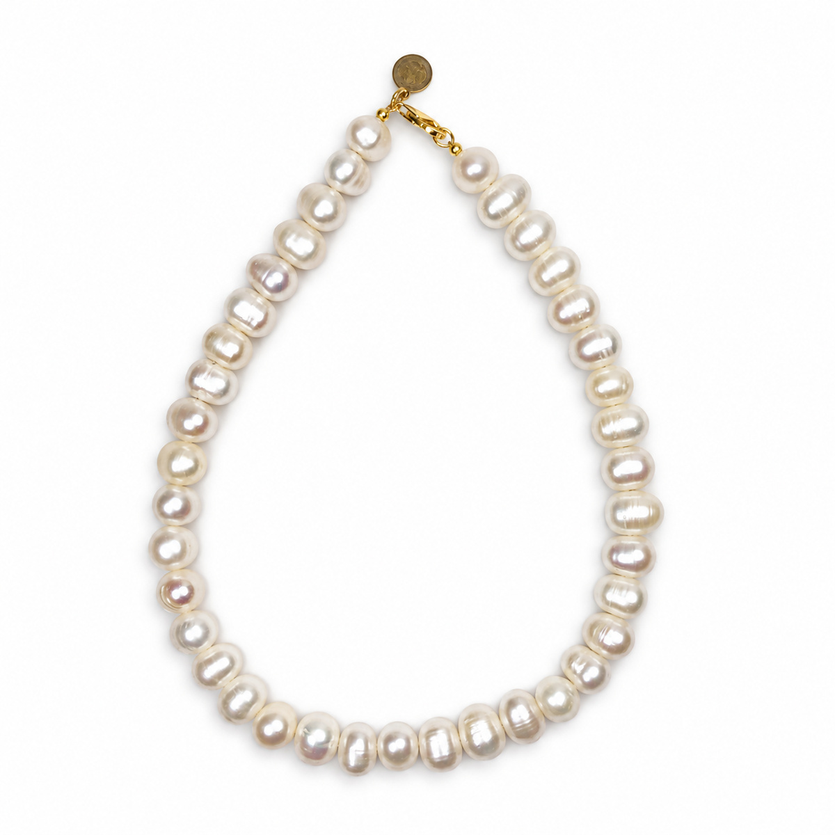 Perla Grande Freshwater Pearl Necklace studio photo