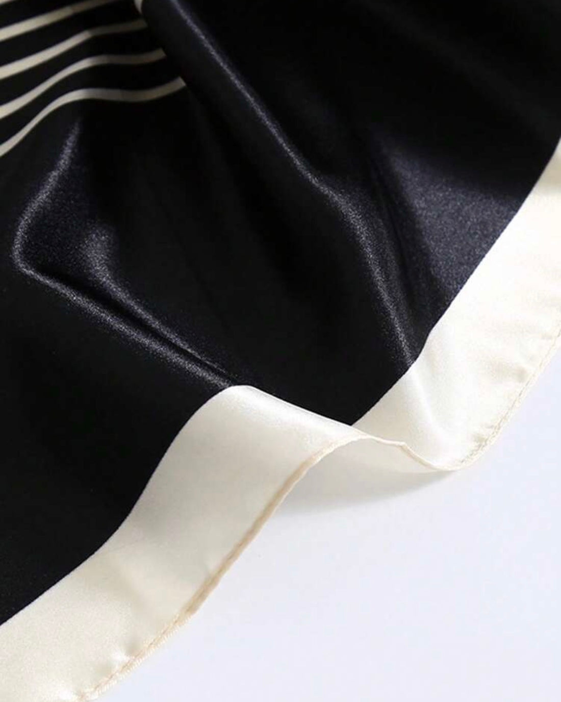 Black Geo Medium Foulard
