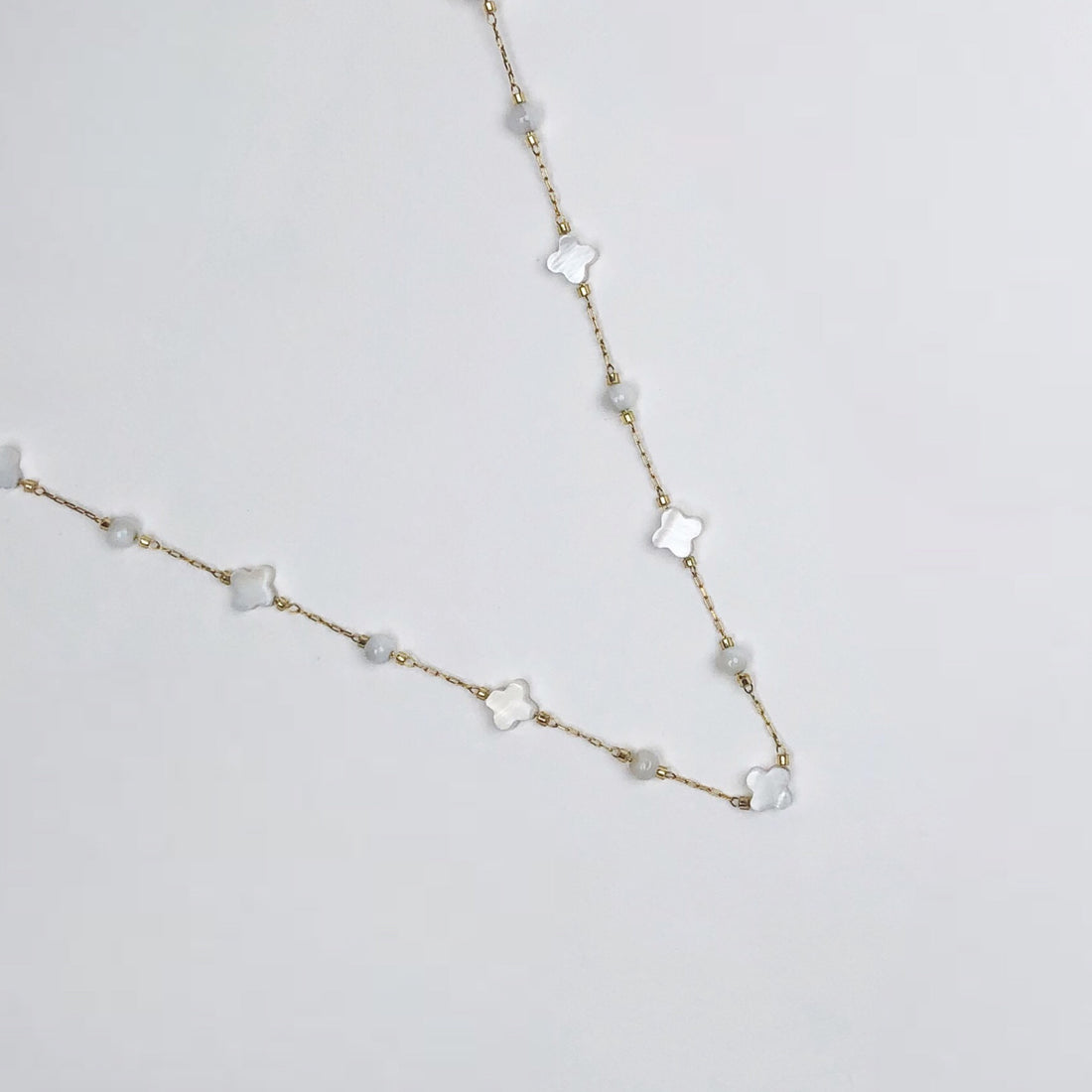 Mother of Pearl Clover Lariat