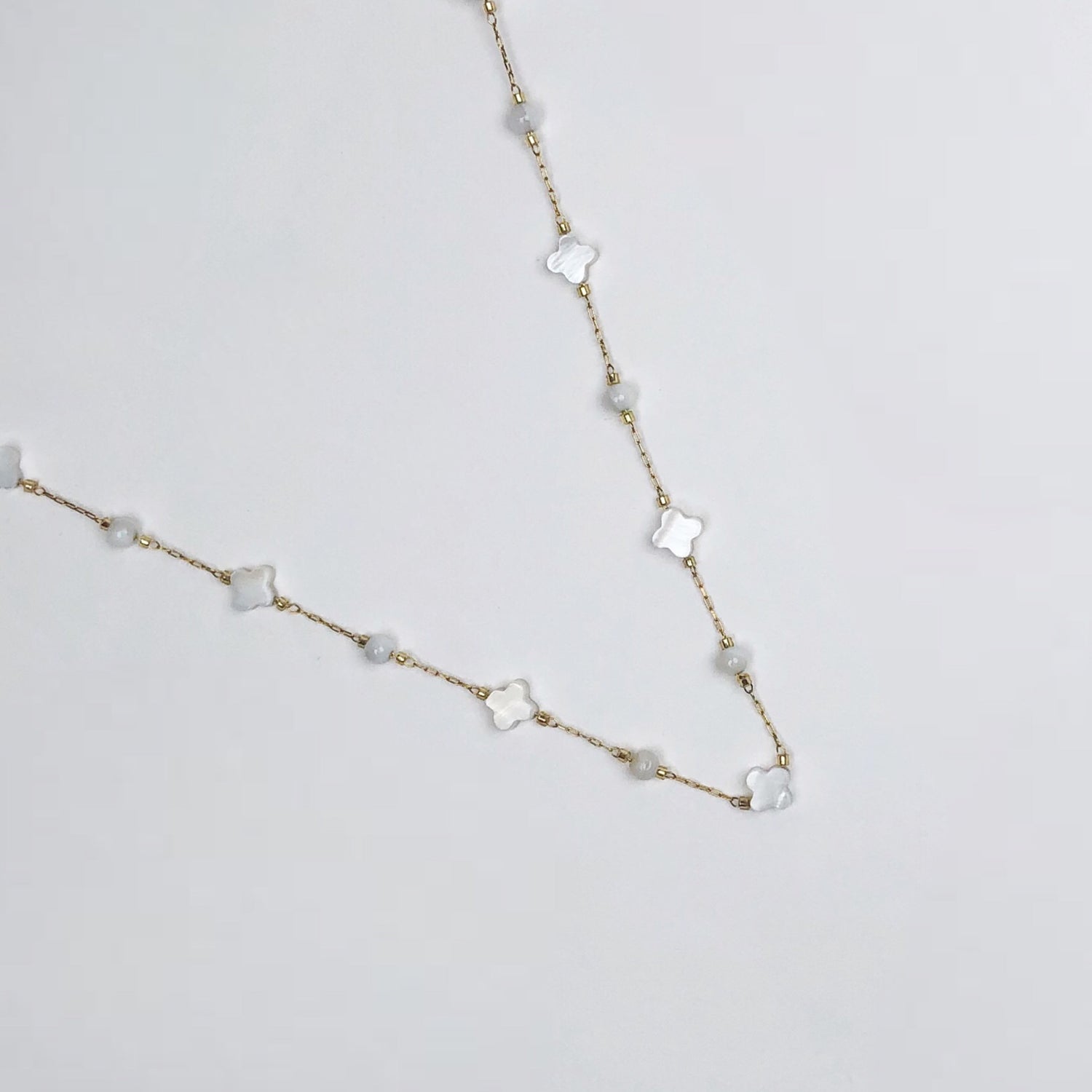 Mother of Pearl Clover Lariat