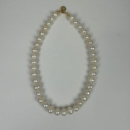 Perla Grande Freshwater Pearl Necklace