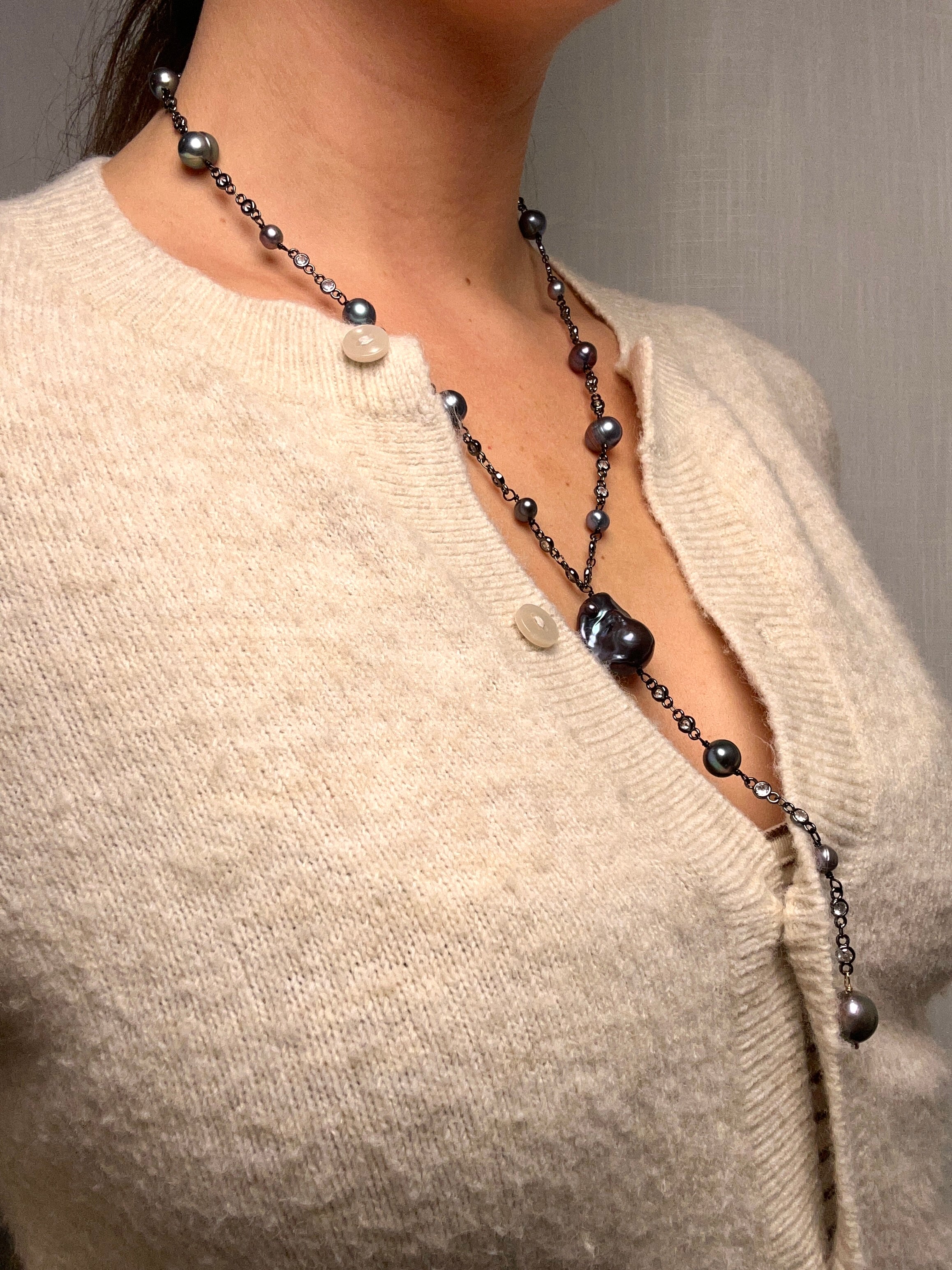 Peacock Pearl Lariat