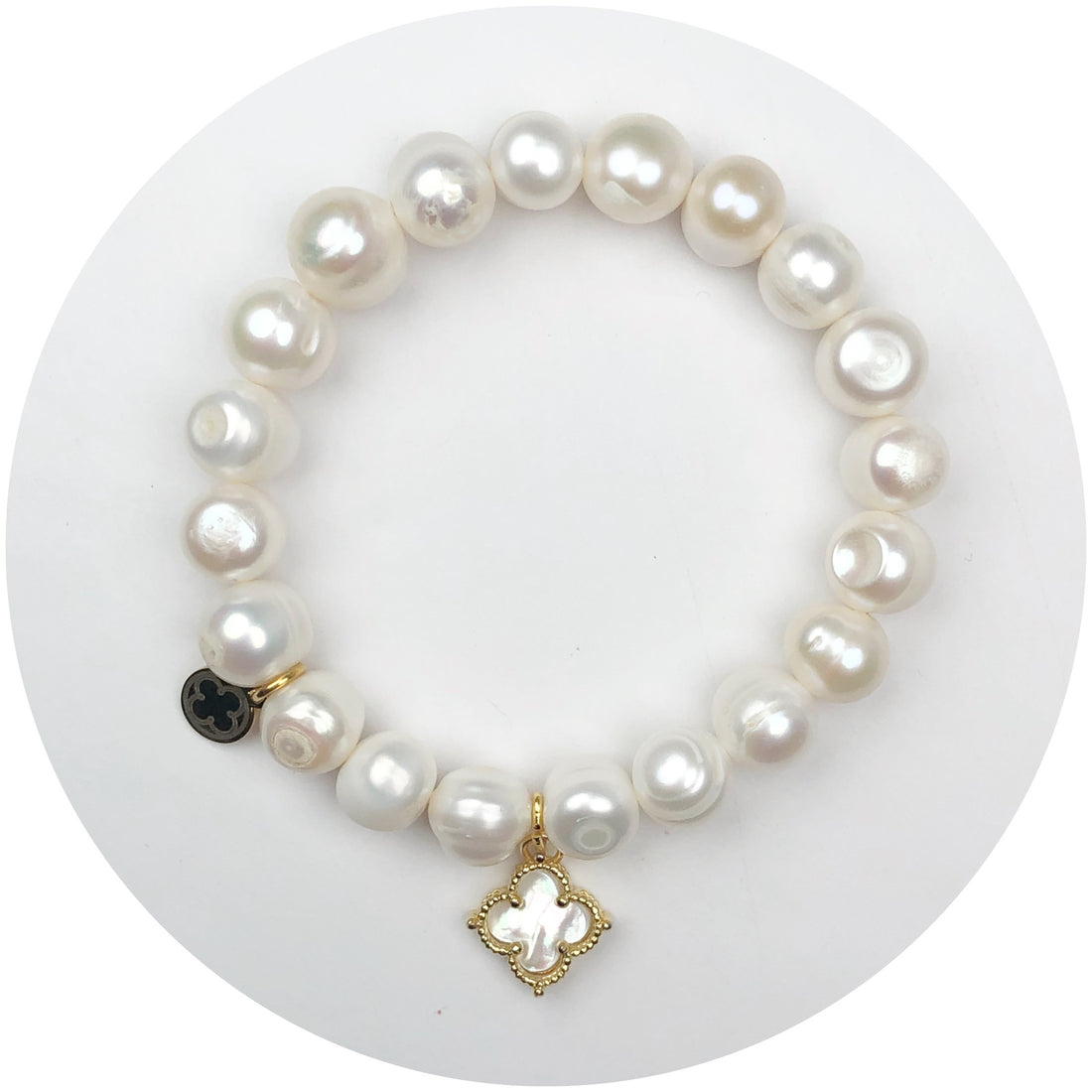 Haloed Freshwater Pearl with Gold Clover De Pearl Pendant