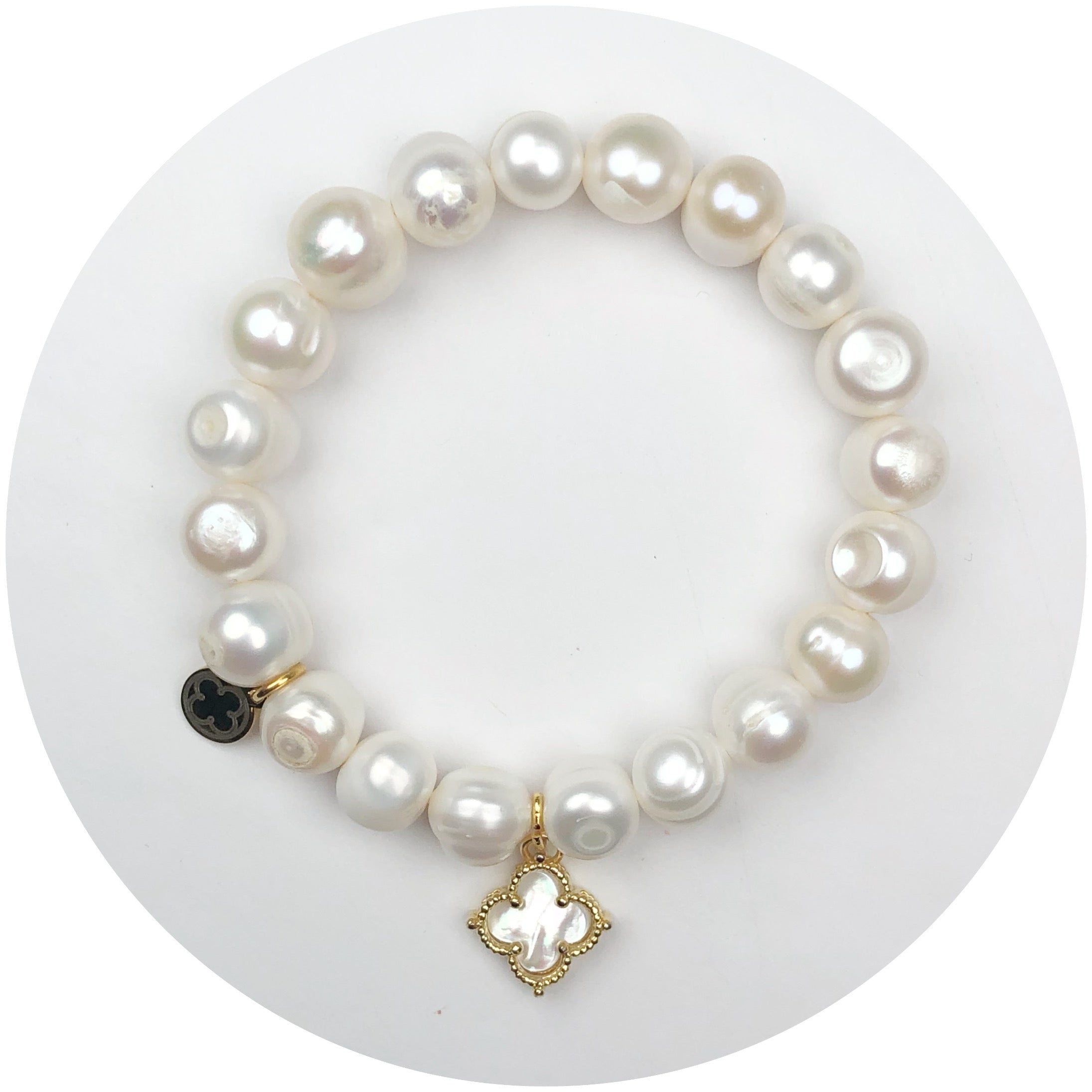 Haloed Freshwater Pearl with Gold Clover De Pearl Pendant