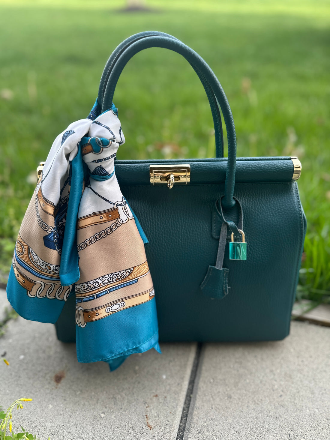 Grande Blue Tassel Foulard