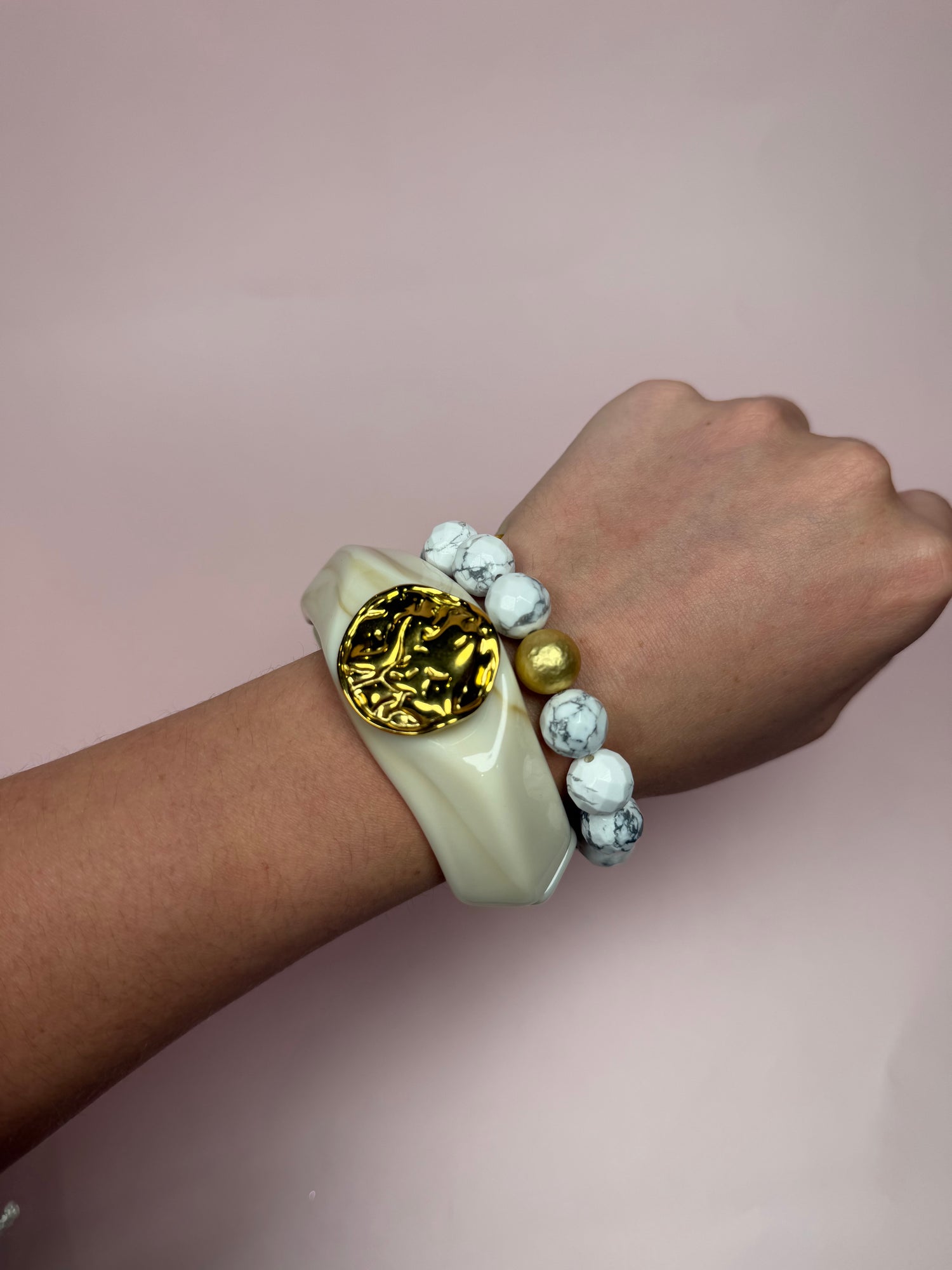 Giada Beige Hinged Bangle