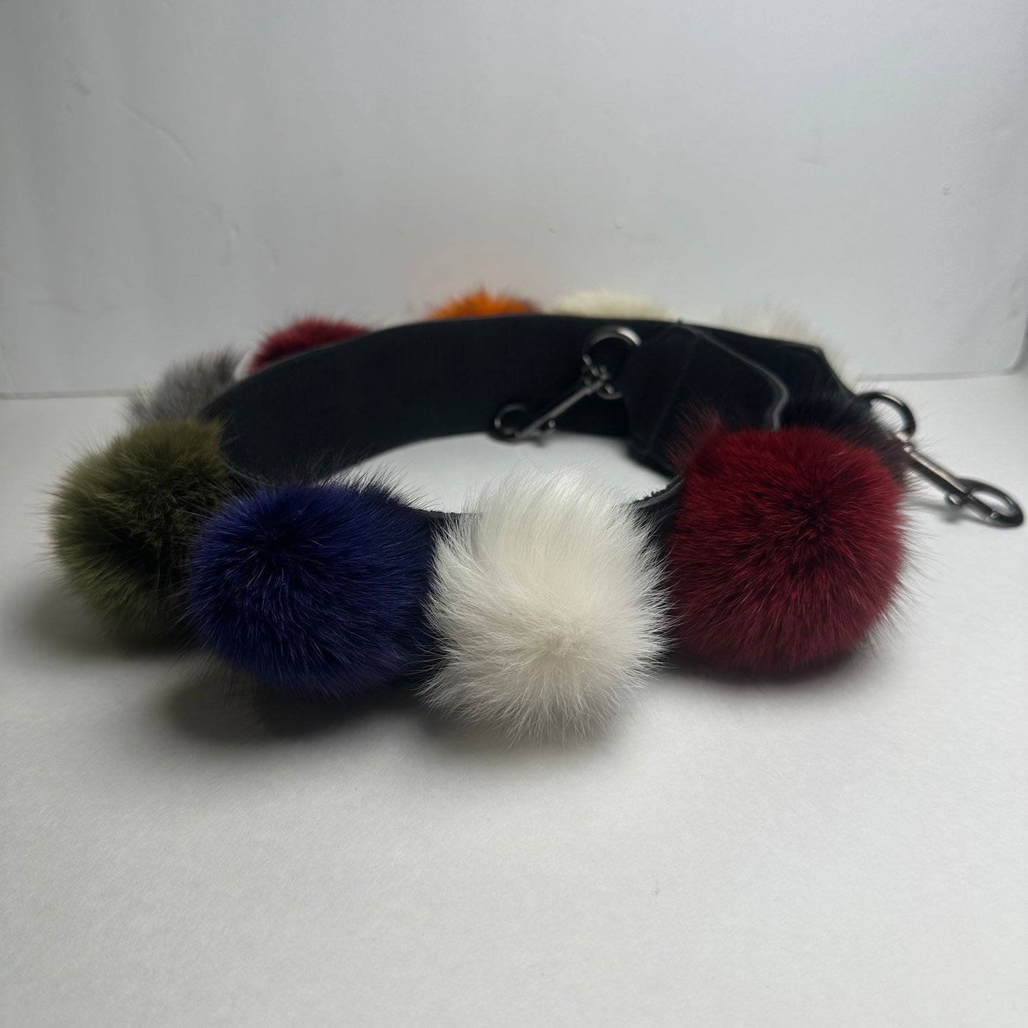 Rabbit Fur Pom Pom Bag stap