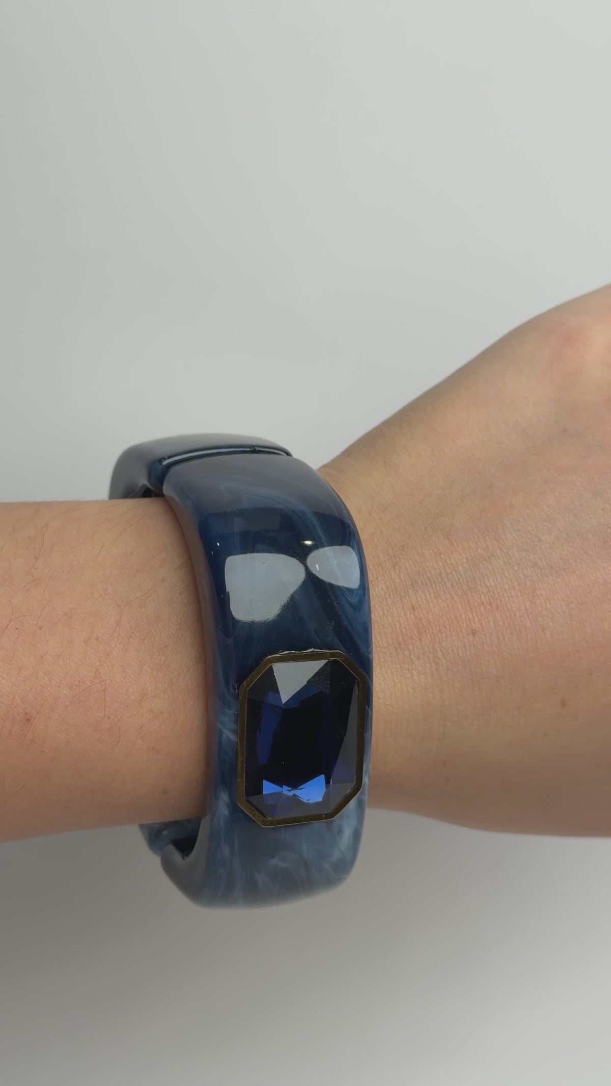 Isabella Sapphire Acrylic Bangle